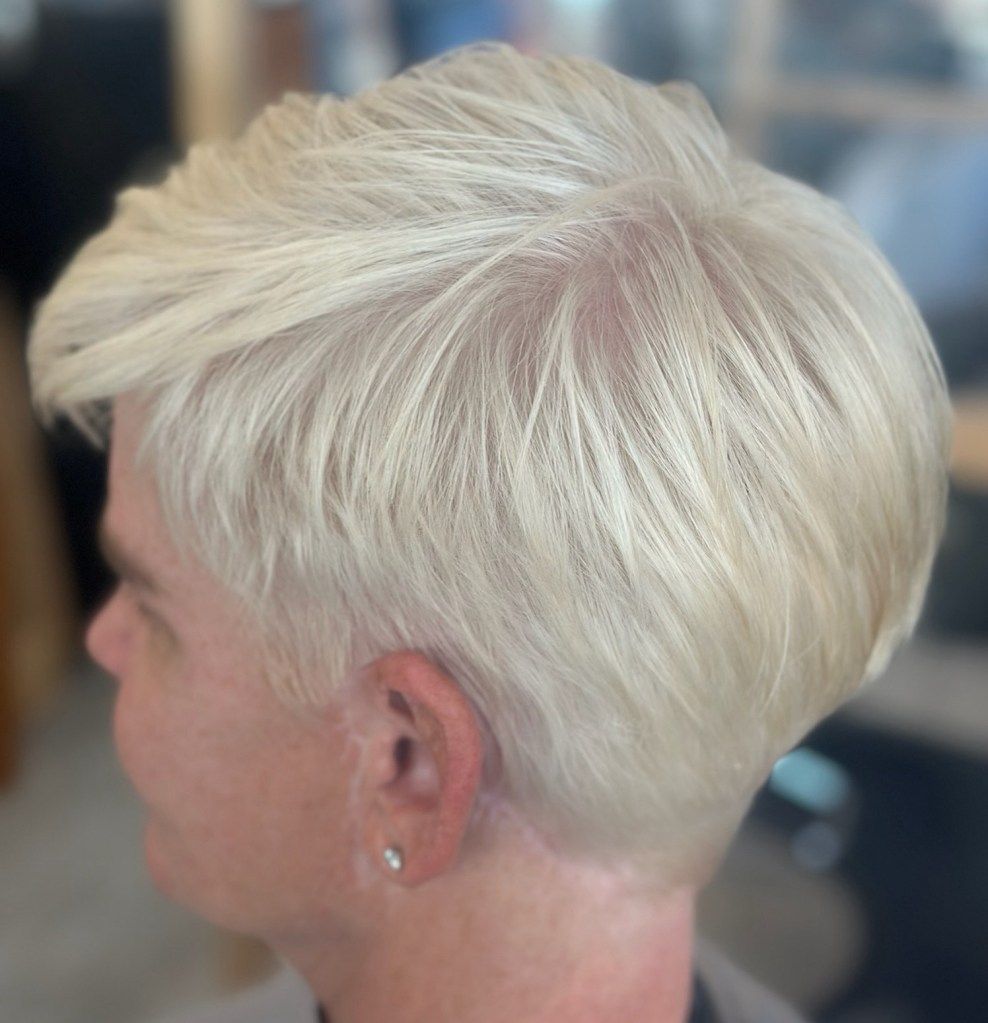 Pixie haircut on platinum blonde hair by Teresita
